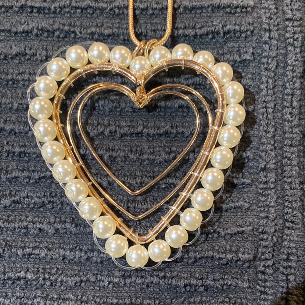 Elegant Gold and Pearl Heart Pendant Necklace